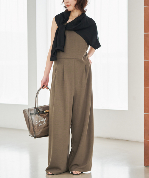 SLOBE IENA(スローブイエナ)の「《WEB限定サイズ有り/3サイズ展開》カットオールインワン(つなぎ/オールインワン・レディース・カーキ/ブラック・40/38/36)」の2枚目の写真
