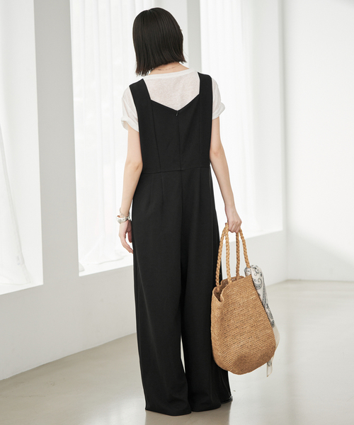 SLOBE IENA(スローブイエナ)の「《WEB限定サイズ有り/3サイズ展開》カットオールインワン(つなぎ/オールインワン・レディース・カーキ/ブラック・40/38/36)」の6枚目の写真