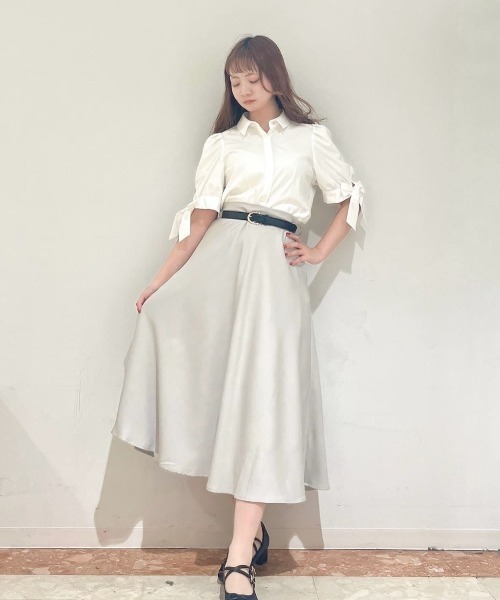 an another angelus（アンアナザーアンジェラス）の「【サイズ展開】ベルト付きバックラッフルフレアースカート/fint フィント（スカート・レディース・ネイビー/ライトグレー・1/2）」の5枚目の写真