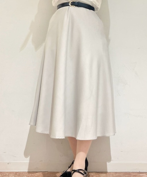 an another angelus（アンアナザーアンジェラス）の「【サイズ展開】ベルト付きバックラッフルフレアースカート/fint フィント（スカート・レディース・ネイビー/ライトグレー・1/2）」の8枚目の写真