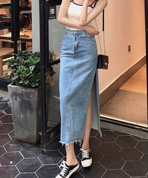 FAVORITO(ファヴォリート)の「スリットタイトデニムスカート(スカート・レディース・ブルー・S/M/L)」の4枚目の写真