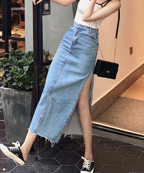 FAVORITO(ファヴォリート)の「スリットタイトデニムスカート(スカート・レディース・ブルー・S/M/L)」の5枚目の写真