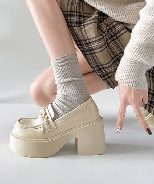 Miniministore(ミニミニストア)の「パールビジュー厚底ローファー フェミニン(ローファー・レディース・アイボリー/ブラック・24.5cm/24.0cm/23.5cm/23.0cm/22.5cm)」の19枚目の写真