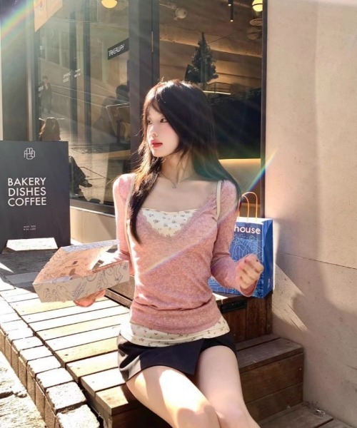 Ritzy(リッツィー)の「Y2K レイヤード風 フラワープリント ドッキングカットソー(Tシャツ/カットソー・レディース・ピンク・L/M/S)」の5枚目の写真