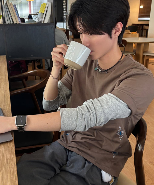 INTEMPOMOOD(インテンポムード)の「エスニックグラフィックTシャツ : 2カラー(Tシャツ/カットソー・メンズ・ブラウン/グレー・MEDIUM/LARGE)」の20枚目の写真