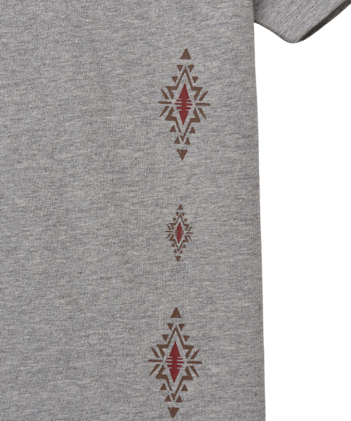 INTEMPOMOOD(インテンポムード)の「エスニックグラフィックTシャツ : 2カラー(Tシャツ/カットソー・メンズ・ブラウン/グレー・MEDIUM/LARGE)」の5枚目の写真