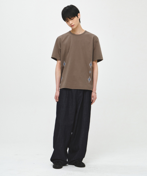INTEMPOMOOD(インテンポムード)の「エスニックグラフィックTシャツ : 2カラー(Tシャツ/カットソー・メンズ・ブラウン/グレー・MEDIUM/LARGE)」の10枚目の写真