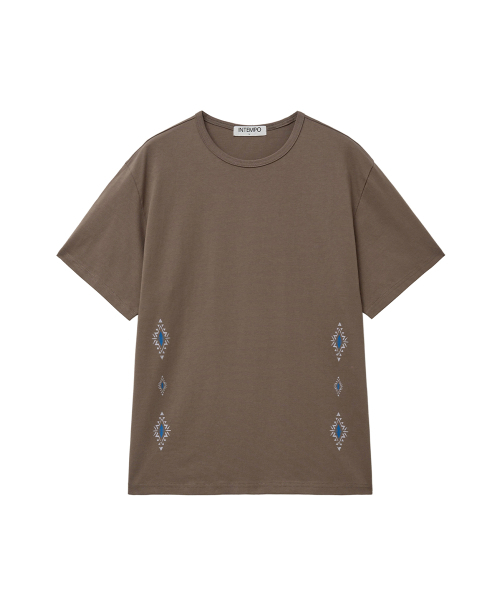 INTEMPOMOOD(インテンポムード)の「エスニックグラフィックTシャツ : 2カラー(Tシャツ/カットソー・メンズ・ブラウン/グレー・MEDIUM/LARGE)」の12枚目の写真