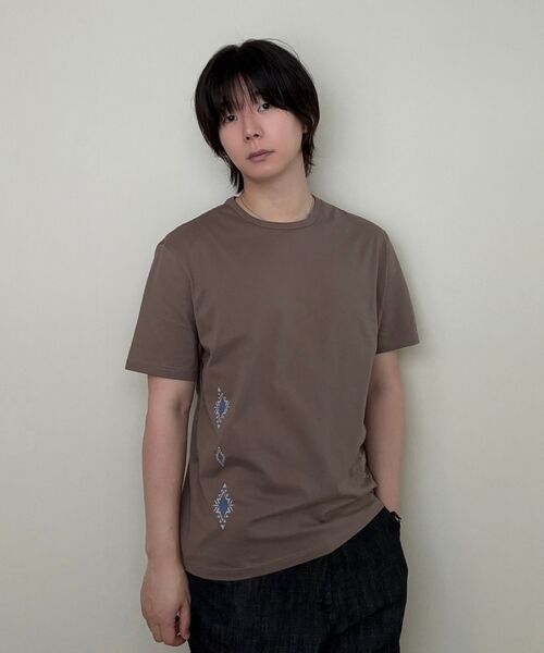 INTEMPOMOOD(インテンポムード)の「エスニックグラフィックTシャツ : 2カラー(Tシャツ/カットソー・メンズ・ブラウン/グレー・MEDIUM/LARGE)」の19枚目の写真