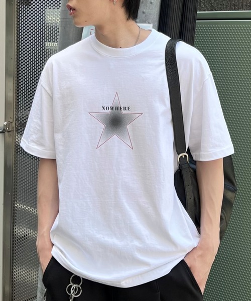 Chikashitsu +（チカシツプラス）の「【Chikashitsu +】clean star graphic t-shirt (3color) / 【チカシツプラス】スタープリント半袖Tシャツ＜着用動画あり＞（Tシャツ/カットソー・メンズ・ネイビー/ホワイト/ブラック・ONE SIZE）」の2枚目の写真