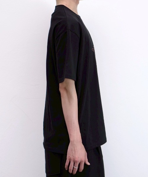Chikashitsu +（チカシツプラス）の「【Chikashitsu +】clean star graphic t-shirt (3color) / 【チカシツプラス】スタープリント半袖Tシャツ＜着用動画あり＞（Tシャツ/カットソー・メンズ・ネイビー/ホワイト/ブラック・ONE SIZE）」の10枚目の写真