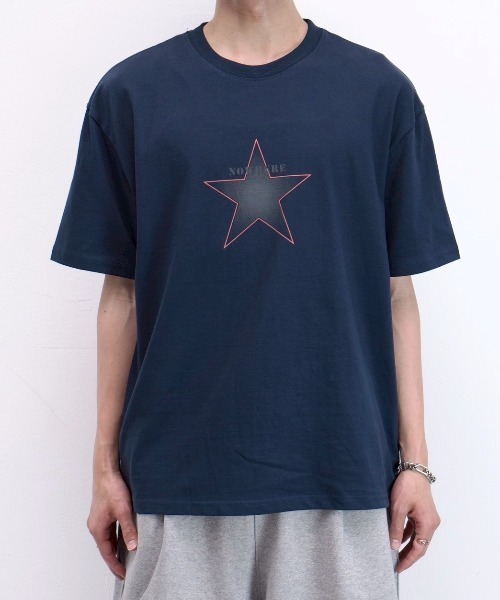 Chikashitsu +（チカシツプラス）の「【Chikashitsu +】clean star graphic t-shirt (3color) / 【チカシツプラス】スタープリント半袖Tシャツ＜着用動画あり＞（Tシャツ/カットソー・メンズ・ネイビー/ホワイト/ブラック・ONE SIZE）」の14枚目の写真