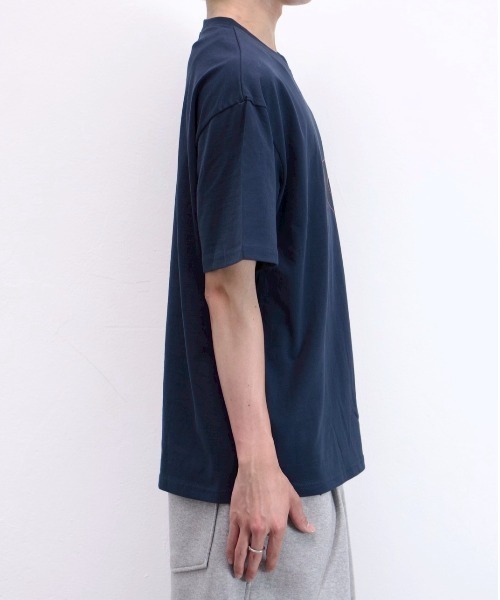 Chikashitsu +（チカシツプラス）の「【Chikashitsu +】clean star graphic t-shirt (3color) / 【チカシツプラス】スタープリント半袖Tシャツ＜着用動画あり＞（Tシャツ/カットソー・メンズ・ネイビー/ホワイト/ブラック・ONE SIZE）」の15枚目の写真