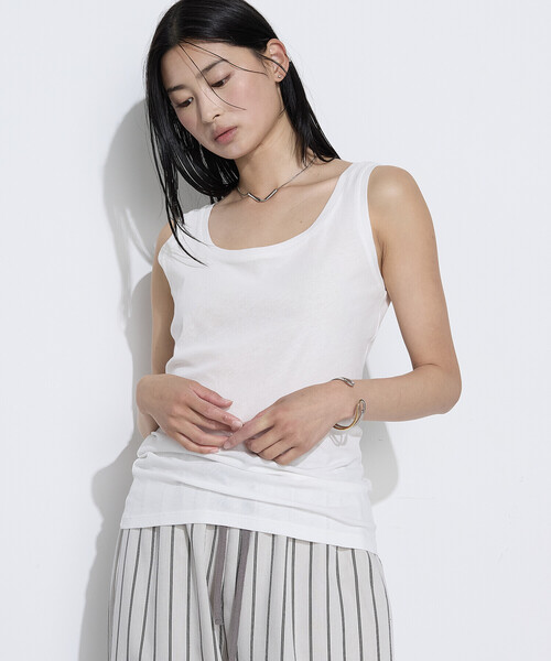 COMME CA Wardrobe(コムサワードローブ)の「【前後2WAY】強撚コットン斜行天竺 タンクトップ(タンクトップ・レディース・ブラック/オフホワイト/ピンク系その他/トップグレー・FREE)」の9枚目の写真