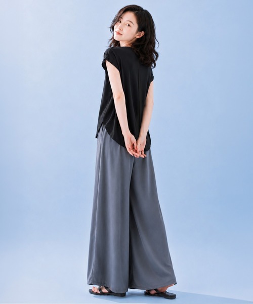 by LEGNA(バイレグナ)の「COOLIFYバックドレープフレンチスリーブ(Tシャツ/カットソー・レディース・ダークグレー/ブラック・FREE)」の4枚目の写真