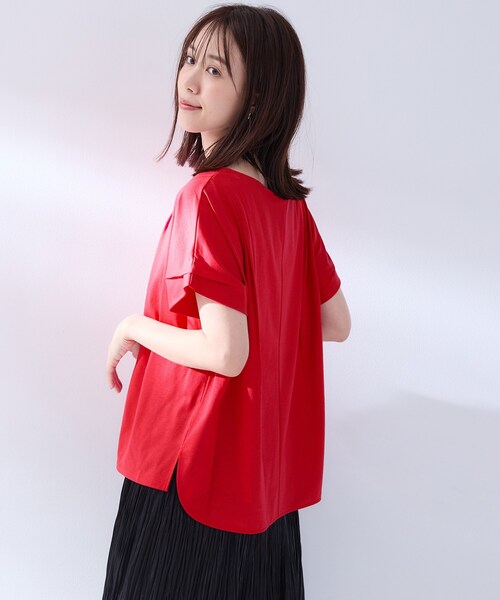 UNTITLED(アンタイトル)の「【洗える/前後差/美シルエット】Vネックタックプルオーバーニット(Tシャツ/カットソー・レディース・オフホワイト/ブラウン系その他/ブラック/レッド系1・02)」の18枚目の写真