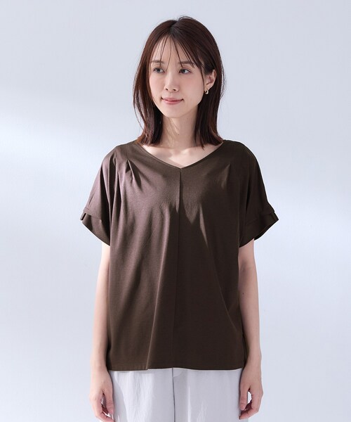 UNTITLED(アンタイトル)の「【洗える/前後差/美シルエット】Vネックタックプルオーバーニット(Tシャツ/カットソー・レディース・オフホワイト/ブラウン系その他/ブラック/レッド系1・02)」の22枚目の写真