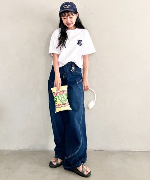 wears(ウェアーズ)の「【綿100%・オーバーサイズ】wearsオリジナルロゴプリントTシャツ 半袖T(Tシャツ/カットソー・レディース・レッド/ブルー・FREE)」の5枚目の写真