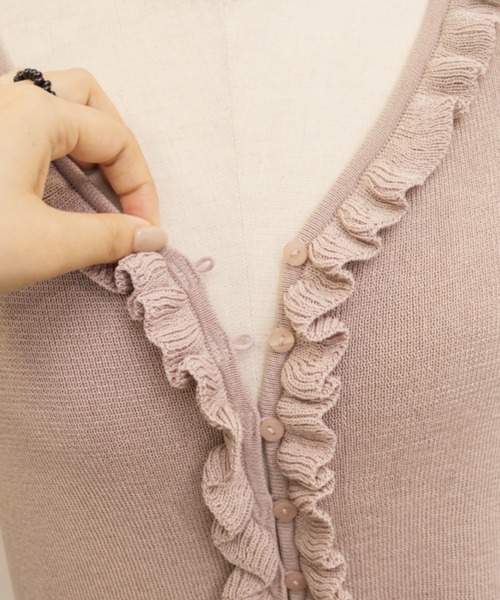 CLETTE(クレット)の「Vネックフリルニット(ニット/セーター・レディース・ラベンダー/ピンク/ブラック・3L/4L/LL)」の5枚目の写真