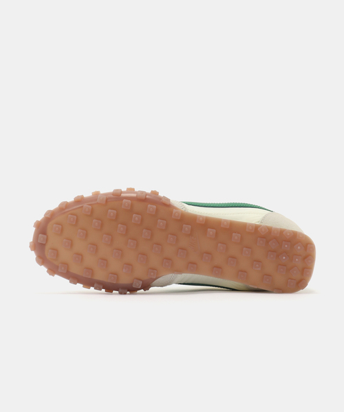 NIKE(ナイキ)の「NIKE WAFFLE RACER IM8658-103(スニーカー・メンズ・ホワイト・27cm/27.5cm/26cm)」の4枚目の写真