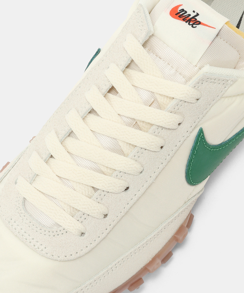 NIKE(ナイキ)の「NIKE WAFFLE RACER IM8658-103(スニーカー・メンズ・ホワイト・27cm/27.5cm/26cm)」の6枚目の写真
