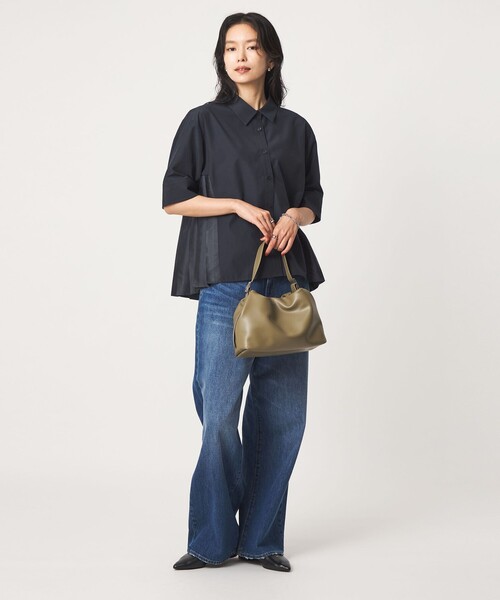 green label relaxing(グリーンレーベルリラクシング)の「プリーツ ドッキング ショートスリーブ シャツ(シャツ/ブラウス・レディース・ネイビー/オフホワイト/ベージュ・FREE)」の6枚目の写真