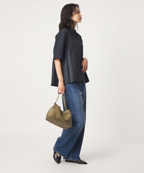 green label relaxing(グリーンレーベルリラクシング)の「プリーツ ドッキング ショートスリーブ シャツ(シャツ/ブラウス・レディース・ネイビー/オフホワイト/ベージュ・FREE)」の9枚目の写真