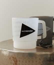 and wander（アンドワンダー）の「and wander/アンドワンダー logo PP mug ロゴ ポリプロピレン マグカップ カラビナ付き コップ プラカップ 半透明 クリア プリントデザイン カラビナ付き アウトドア 2026年 秋 秋服 冬 冬服（グラス/マグカップ/タンブラー）」