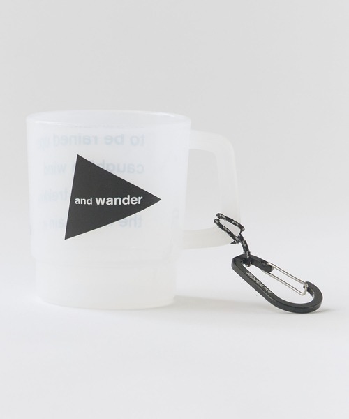 and wander(アンドワンダー)の「and wander/アンドワンダー logo PP mug ロゴ ポリプロピレン マグカップ カラビナ付き コップ プラカップ 半透明 クリア プリントデザイン カラビナ付き アウトドア 2026年 秋 秋服 冬 冬服(グラス/マグカップ/タンブラー・メンズ・ホワイト/ブラック・FREE)」の3枚目の写真
