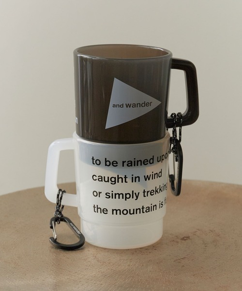 and wander(アンドワンダー)の「and wander/アンドワンダー logo PP mug ロゴ ポリプロピレン マグカップ カラビナ付き コップ プラカップ 半透明 クリア プリントデザイン カラビナ付き アウトドア 2026年 秋 秋服 冬 冬服(グラス/マグカップ/タンブラー・メンズ・ホワイト/ブラック・FREE)」の8枚目の写真