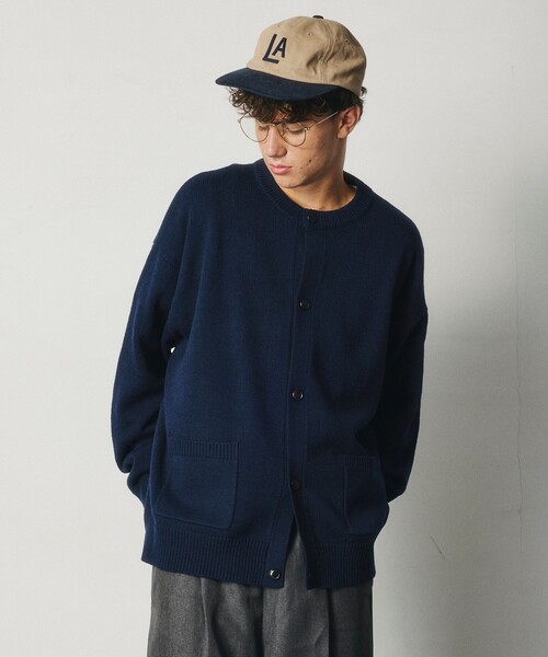FREAK'S STORE（フリークスストア）の「限定展開 Relax Fit リラックスフィット イージーケア ウォッシャブル クルーネックカーディガン（カーディガン/ボレロ・メンズ・ネイビー/チャコールグレー/ブラック/グレー/レッド・MEDIUM/LARGE）」の4枚目の写真