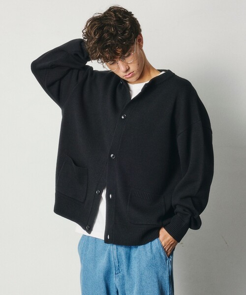 FREAK'S STORE（フリークスストア）の「限定展開 Relax Fit リラックスフィット イージーケア ウォッシャブル クルーネックカーディガン（カーディガン/ボレロ・メンズ・ネイビー/チャコールグレー/ブラック/グレー/レッド・MEDIUM/LARGE）」の2枚目の写真