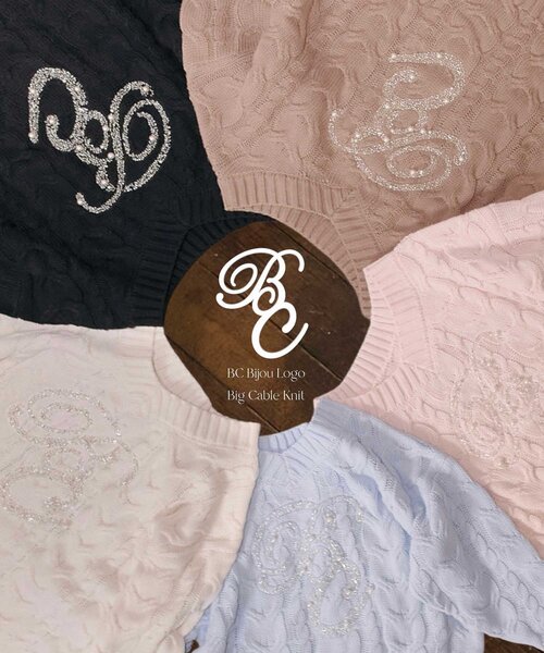 Belle Charme(ベルシャルム)の「【Belle Charme】BC Bijou Logo Big Cable Knit(ニット/セーター・レディース・オフホワイト/ベージュ/サックスブルー/ブラック・FREE)」の14枚目の写真
