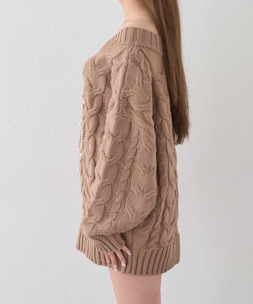 Belle Charme(ベルシャルム)の「【Belle Charme】BC Bijou Logo Big Cable Knit(ニット/セーター・レディース・オフホワイト/ベージュ/サックスブルー/ブラック・FREE)」の22枚目の写真