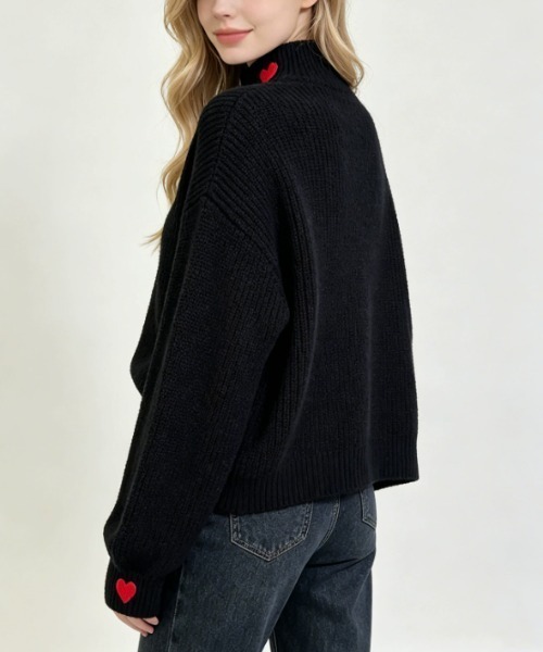 CHUL(チュル)の「ハート刺繍ハイネックニットプルオーバー(その他トップス・レディース・ブラック・MEDIUM/SMALL/X-LARGE/LARGE)」の4枚目の写真