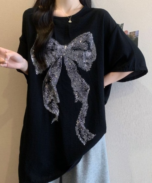 Ritzy(リッツィー)の「リボンプリント柄・オーバーサイズ半袖Tシャツ(Tシャツ/カットソー・レディース・ホワイト/ブラック・LARGE/MEDIUM)」の2枚目の写真