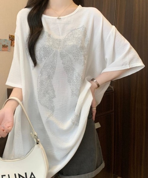 Ritzy(リッツィー)の「リボンプリント柄・オーバーサイズ半袖Tシャツ(Tシャツ/カットソー・レディース・ホワイト/ブラック・LARGE/MEDIUM)」の3枚目の写真