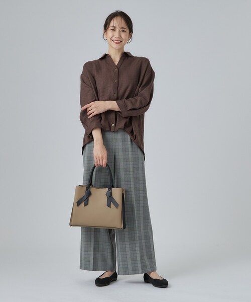 SHOO・LA・RUE(シューラルー)の「【2WAY】一枚革風3層トートバッグ(トートバッグ・レディース・ブラック/ベージュ系その他7/ベージュ系4・00)」の9枚目の写真