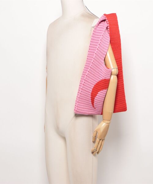 MARINE SERRE（マリーン・セル）の「CROCHET TOTE BAG UBA006ACKNI0548（ショルダーバッグ・メンズ・レッド・ONE SIZE）」の5枚目の写真