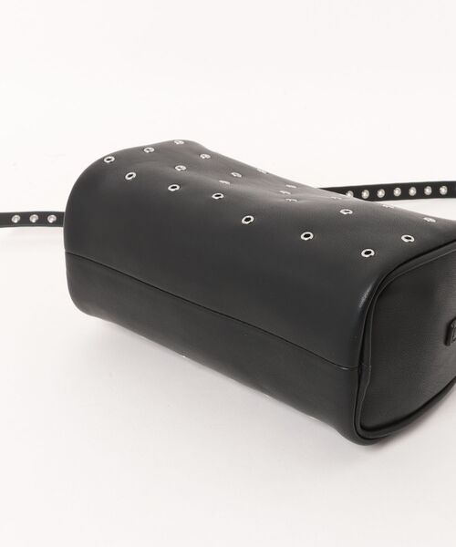 cache cache(カシュ カシュ)の「カシュカシュ cachecache / アイレットBOX型セミショルダー(ショルダーバッグ・レディース・ブラック/ベージュ・FREE)」の4枚目の写真