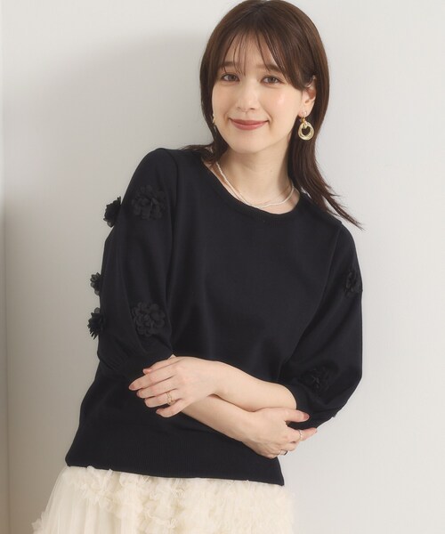 ITS'DEMO(イッツデモ)の「花モチーフ袖ニット(ニット/セーター・レディース・ピンク/ブラック/ライトベージュ・00)」の1枚目の写真