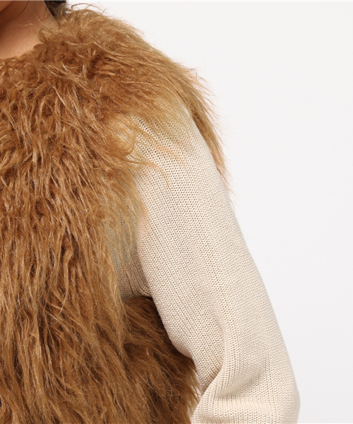 MOUSSY（マウジー）の「FAKE FUR GILLET F（ベスト・レディース・ブラウン/ライトベージュ・FREE）」の7枚目の写真