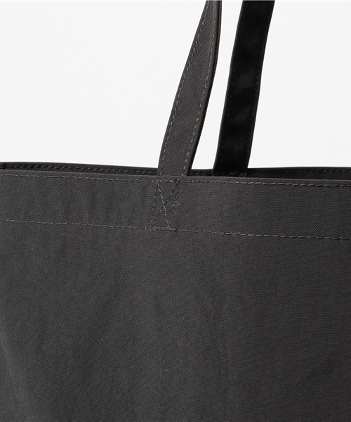 HIGHTIDE(ハイタイド)の「OLL オール トートバッグ A4サイズ対応(トートバッグ・メンズ・ホワイト/チャコールグレー・FREE)」の4枚目の写真