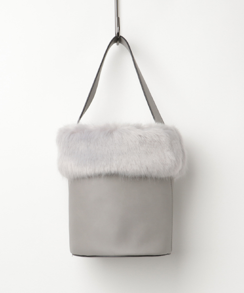 INTERPLANET（インタープラネット）の「ファーバスケットＢＡＧ（ショルダーバッグ・レディース・ブラック/グレー/ベージュ・フリー）」の3枚目の写真