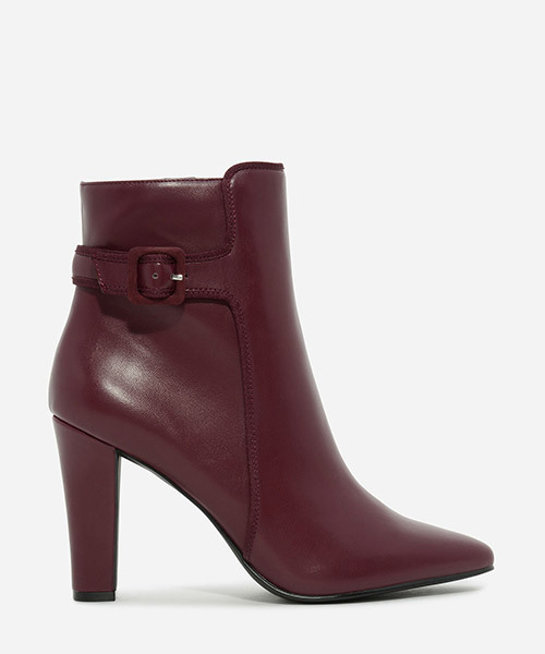 CHARLES & KEITH(チャールズ & キース)の「ポイントバックルブーツ / POINTED BUCKLE BOOTS(ブーツ・レディース・ブラック/バーガンディー/ブルー・23.5cm/23cm/22.5cm/24.5cm/25cm)」の1枚目の写真