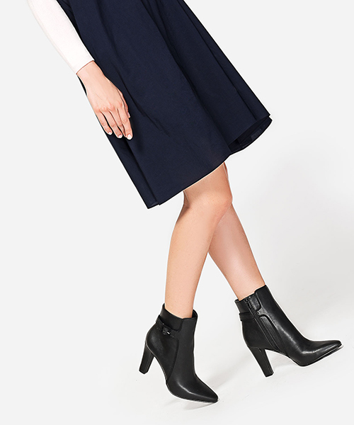 CHARLES & KEITH(チャールズ & キース)の「ポイントバックルブーツ / POINTED BUCKLE BOOTS(ブーツ・レディース・ブラック/バーガンディー/ブルー・23.5cm/23cm/22.5cm/24.5cm/25cm)」の21枚目の写真