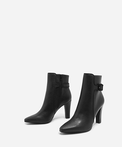 CHARLES & KEITH(チャールズ & キース)の「ポイントバックルブーツ / POINTED BUCKLE BOOTS(ブーツ・レディース・ブラック/バーガンディー/ブルー・23.5cm/23cm/22.5cm/24.5cm/25cm)」の20枚目の写真