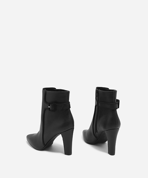CHARLES & KEITH(チャールズ & キース)の「ポイントバックルブーツ / POINTED BUCKLE BOOTS(ブーツ・レディース・ブラック/バーガンディー/ブルー・23.5cm/23cm/22.5cm/24.5cm/25cm)」の19枚目の写真