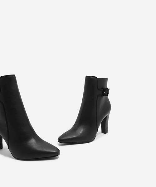CHARLES & KEITH(チャールズ & キース)の「ポイントバックルブーツ / POINTED BUCKLE BOOTS(ブーツ・レディース・ブラック/バーガンディー/ブルー・23.5cm/23cm/22.5cm/24.5cm/25cm)」の18枚目の写真