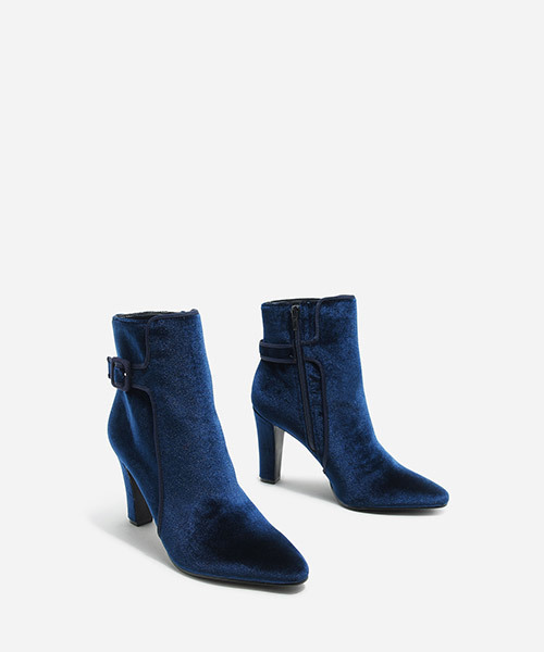 CHARLES & KEITH(チャールズ & キース)の「ポイントバックルブーツ / POINTED BUCKLE BOOTS(ブーツ・レディース・ブラック/バーガンディー/ブルー・23.5cm/23cm/22.5cm/24.5cm/25cm)」の14枚目の写真